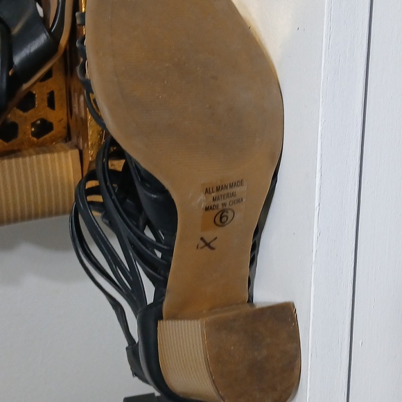 Delcious Elegant Black Strappy Heeled Sandals Size 6 - Picture 4 of 4